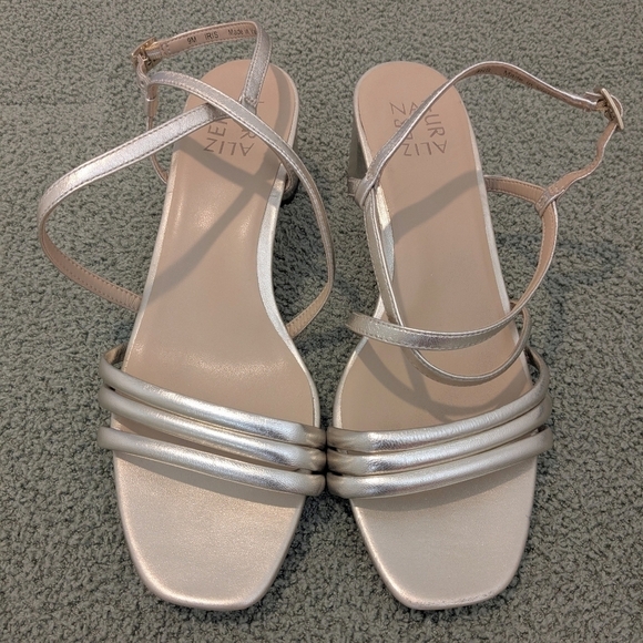 Naturalizer Gold Metallic Strappy Block Heel Iris Sandals Size 9 Glam NYE - Picture 4 of 12
